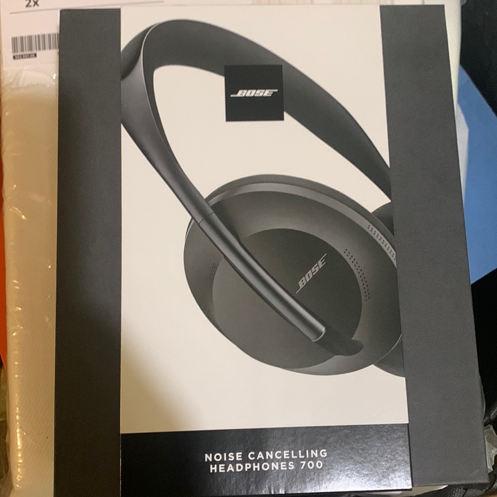 Bose noise canceling 700 headphones
